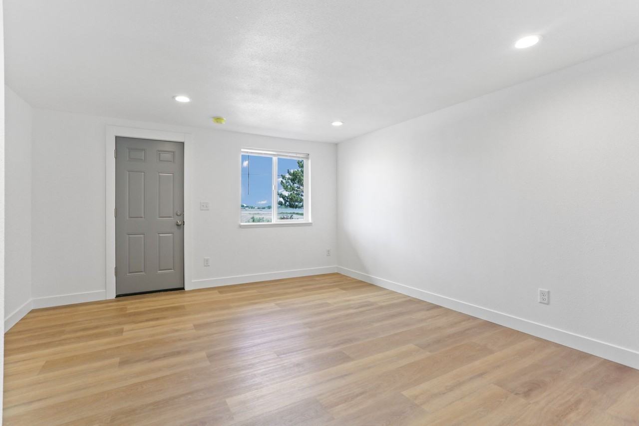 1407 W Marina Dr #4 - Photo 4 of 9
