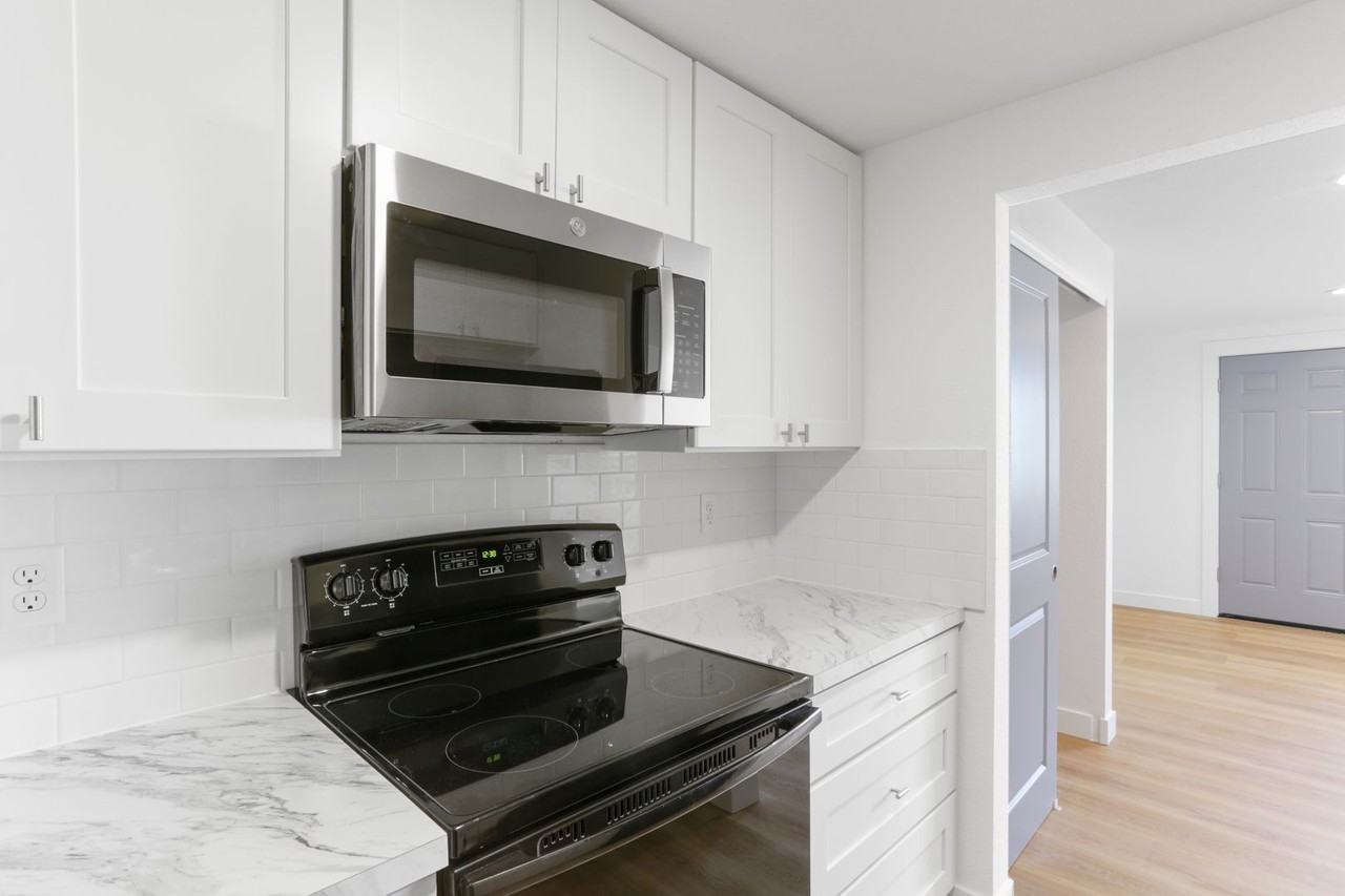 1407 W Marina Dr #4 - Photo 5 of 9