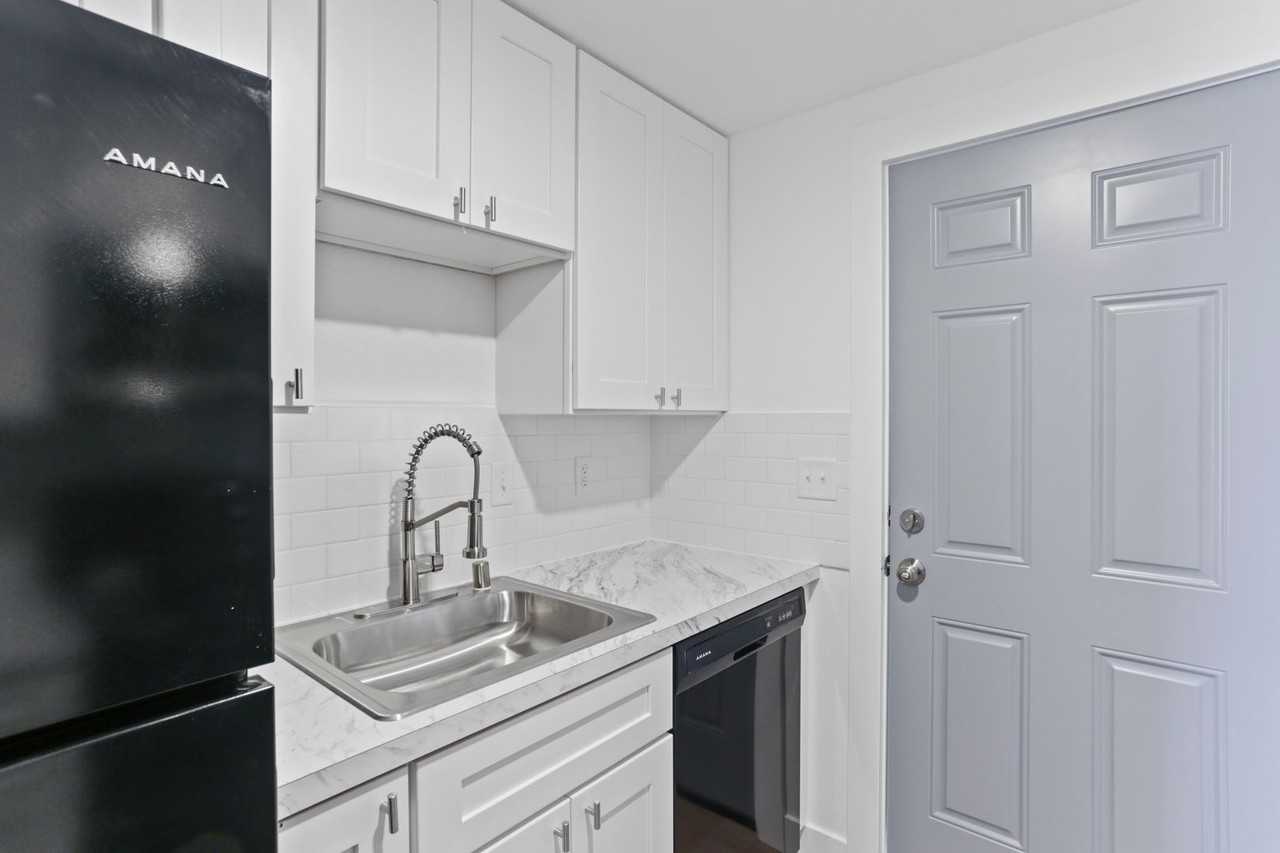 1407 W Marina Dr #4 - Photo 6 of 9