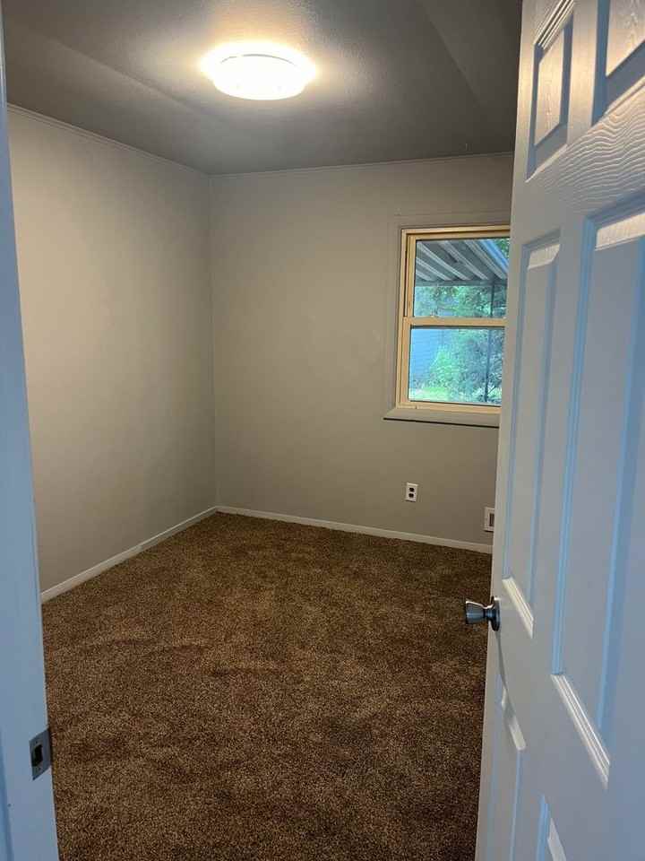 1418 6th St - Photo 3 of 6