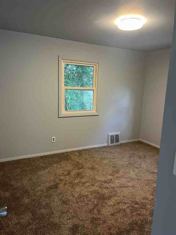 1418 6th St - Photo 6 of 6