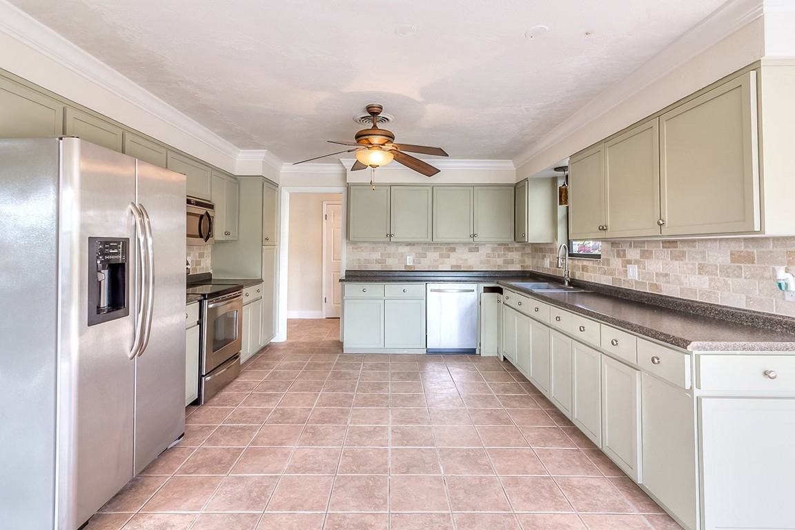 3020 Stanford Ave - Photo 3 of 20