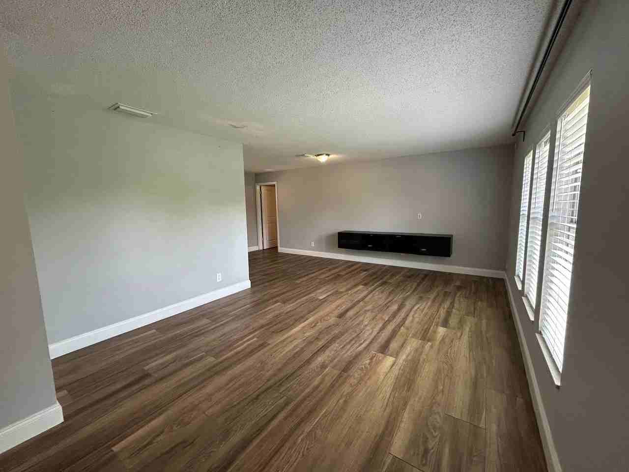 561 Thomas Jefferson Way - Photo 3 of 28