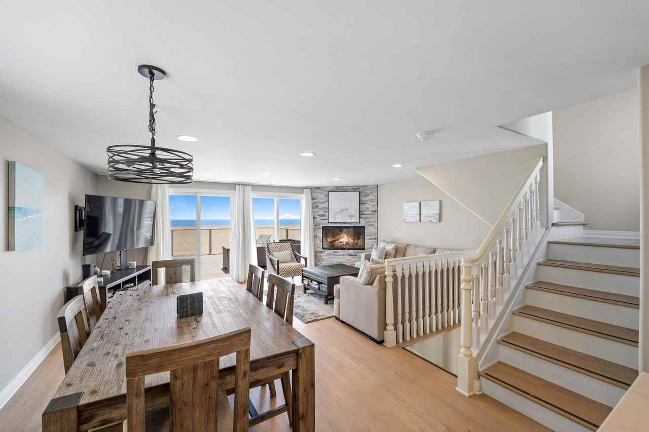 305 Ocean Dr - Photo 5 of 43
