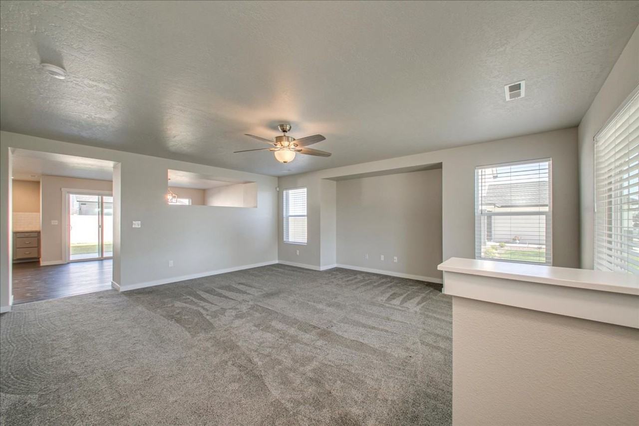 2330 N Cold Creek Ave - Photo 2 of 42