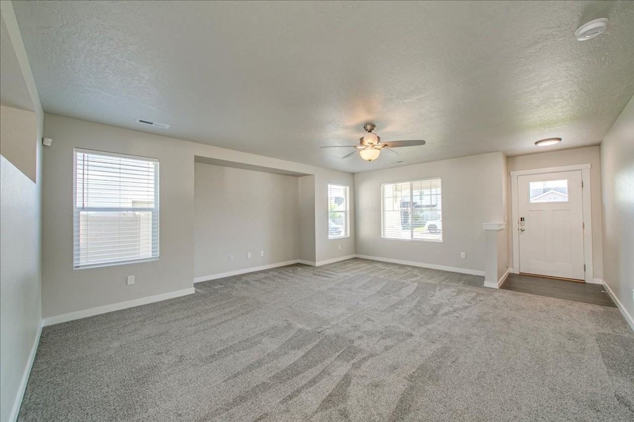 2330 N Cold Creek Ave - Photo 3 of 42