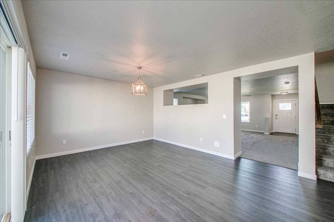 2330 N Cold Creek Ave - Photo 6 of 42