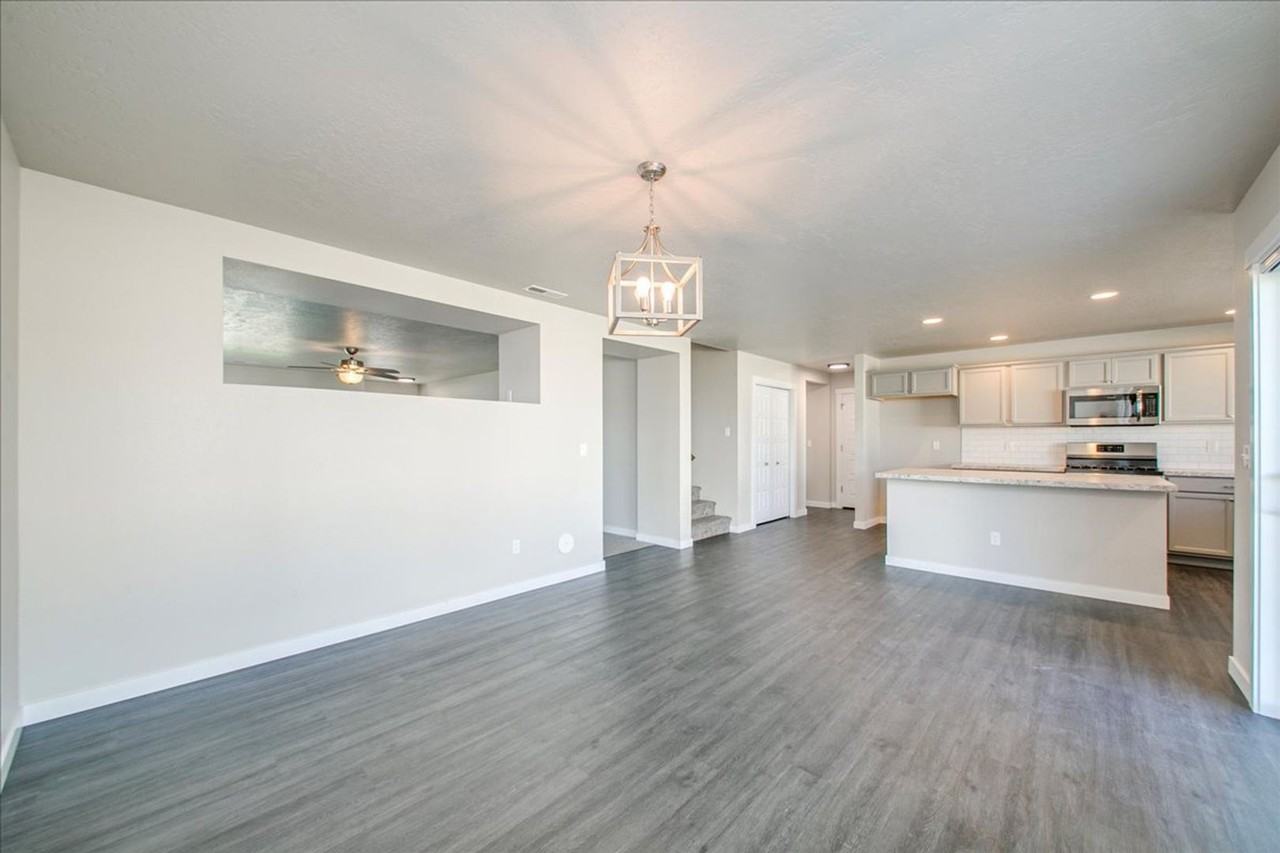 2330 N Cold Creek Ave - Photo 7 of 42