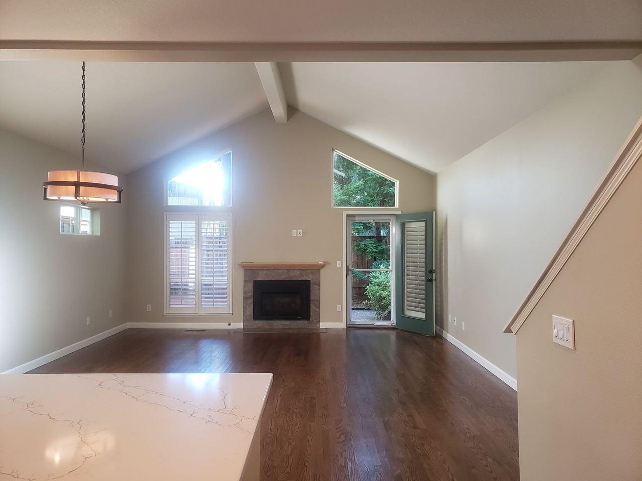 547 S California St - Photo 3 of 34