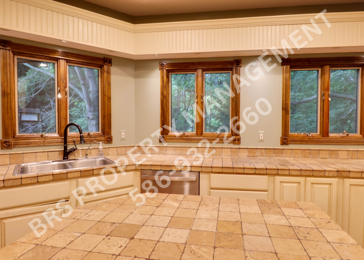 2855 Saddle Ln - Photo 3 of 23