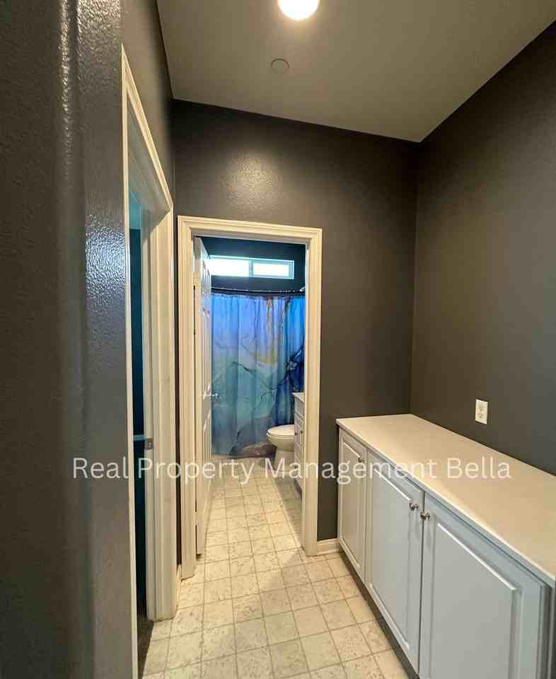 25493 Rocking Horse Ct - Photo 4 of 32