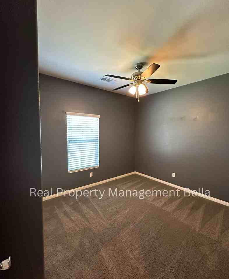 25493 Rocking Horse Ct - Photo 5 of 32