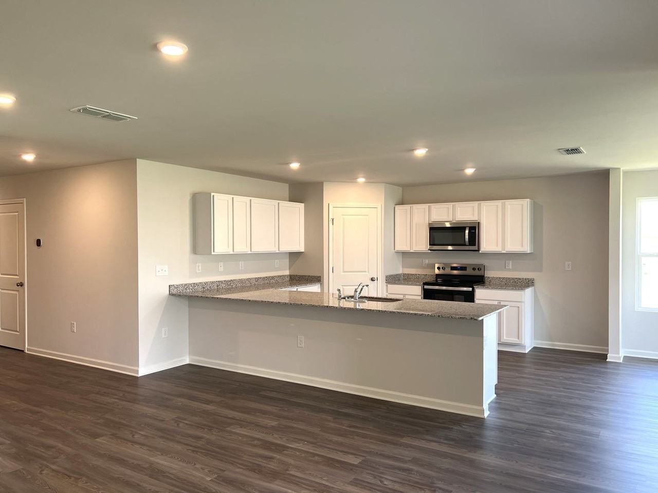 109 Creek Bluff Trl - Photo 3 of 32
