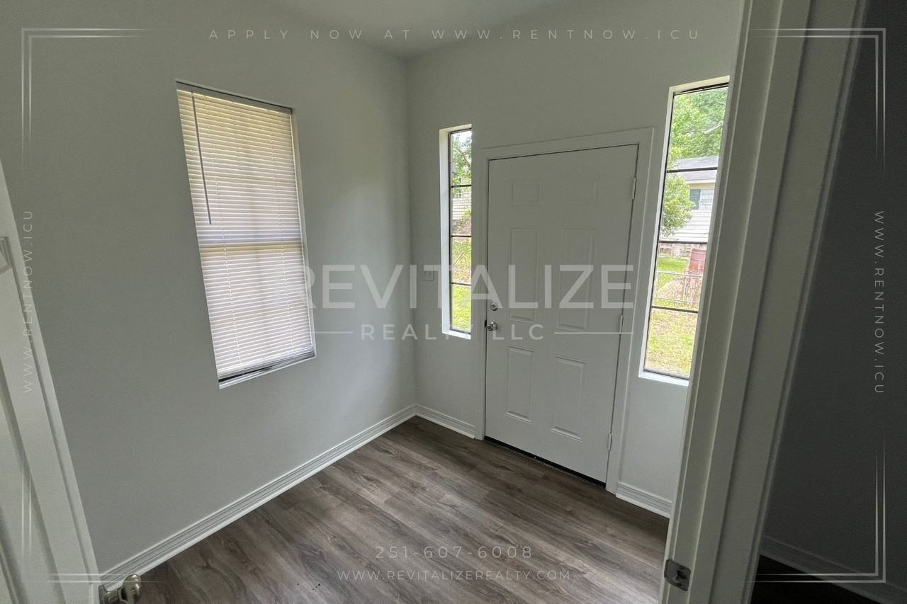 316 1st St - Photo 3 of 12