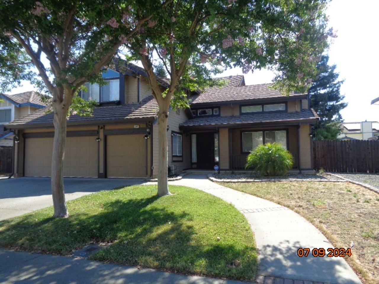 1540 Mccarthy Ct - Photo 2 of 40