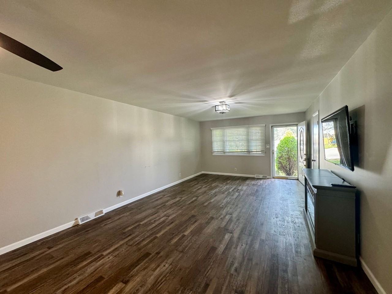 429 S 36th St - Photo 3 of 10
