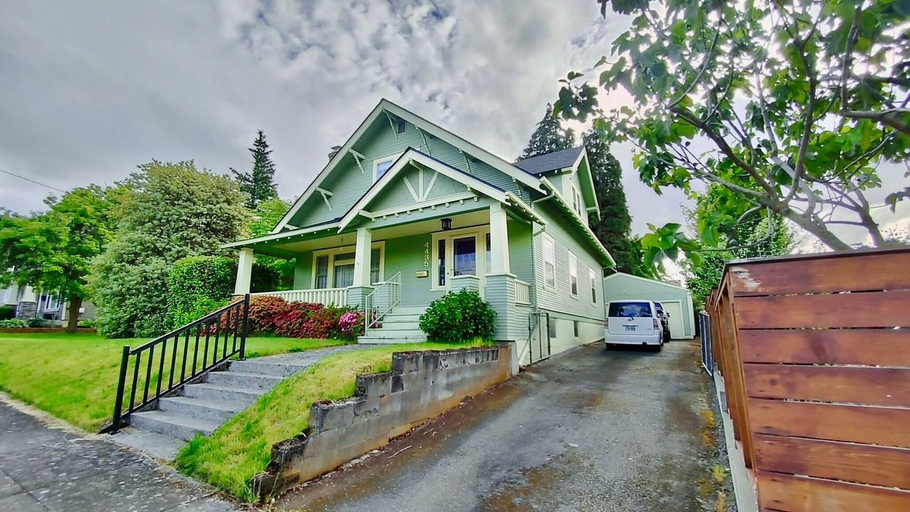 4435 Ne 73rd Ave - Photo 2 of 50