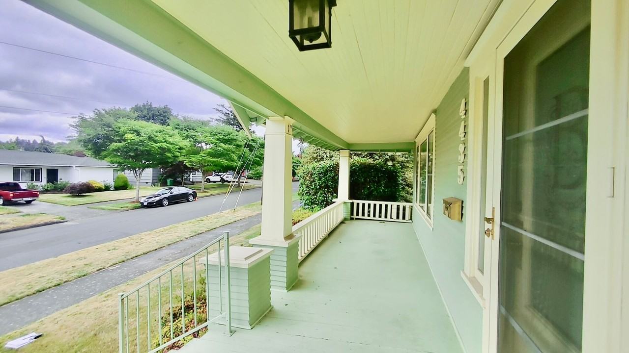 4435 Ne 73rd Ave - Photo 4 of 50