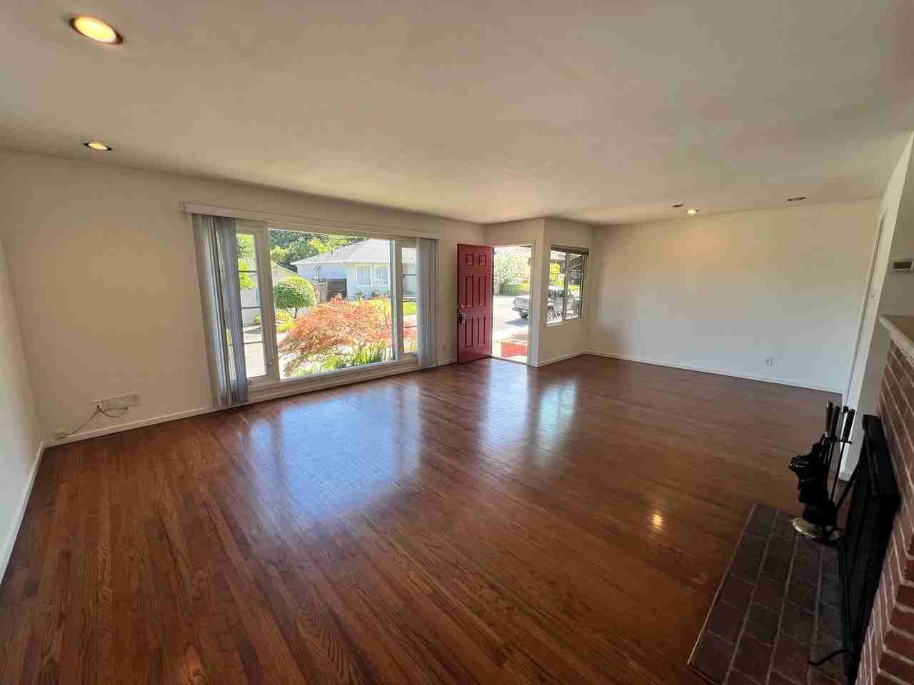 28 Glenaire Dr - Photo 2 of 14