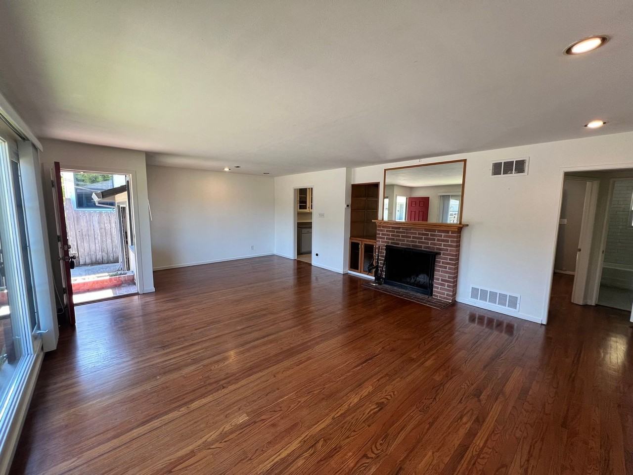 28 Glenaire Dr - Photo 3 of 14