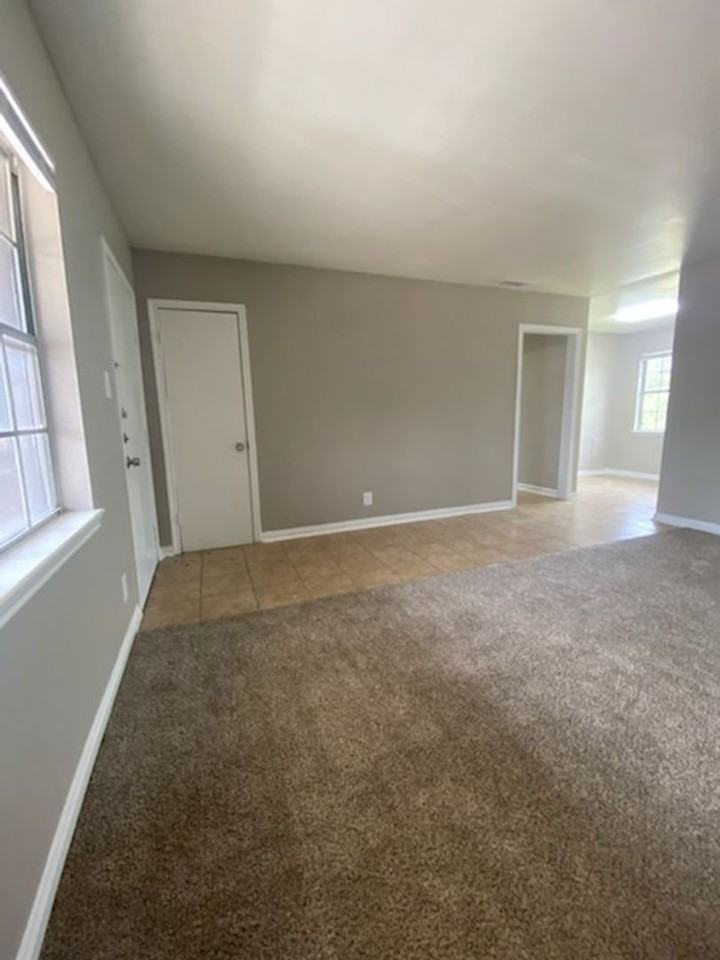 4001 Memorial Blvd - Photo 2 of 13