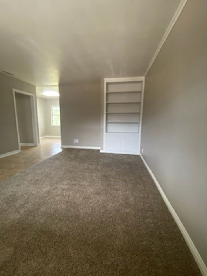 4001 Memorial Blvd - Photo 3 of 13