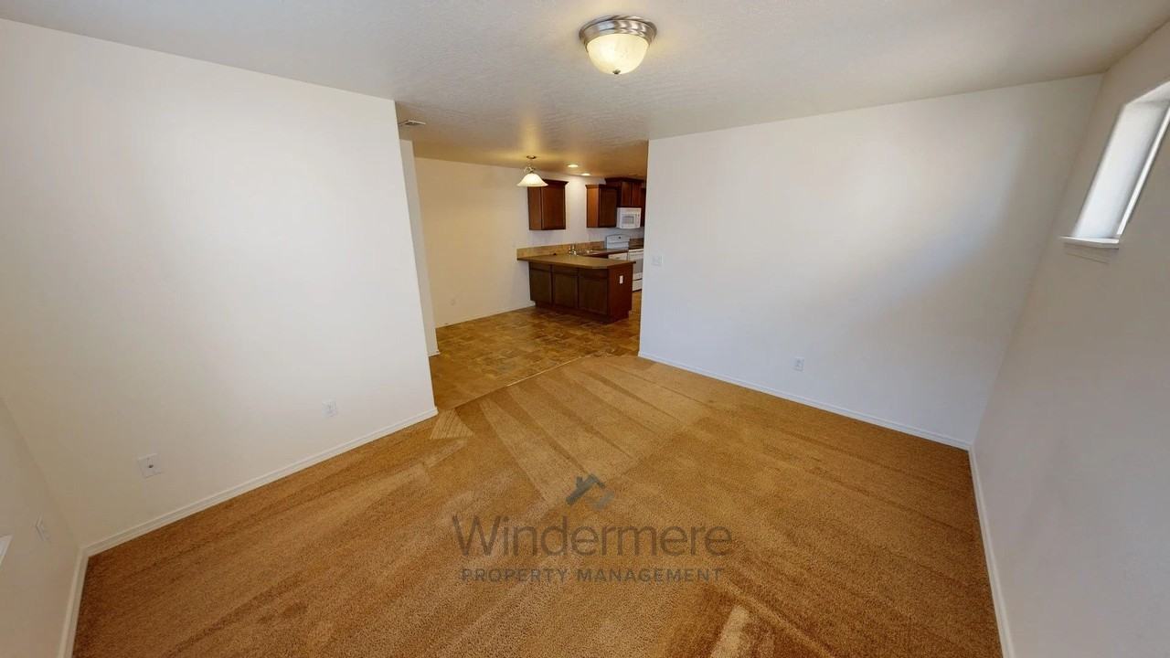 208 Marjorie Pl - Photo 5 of 18