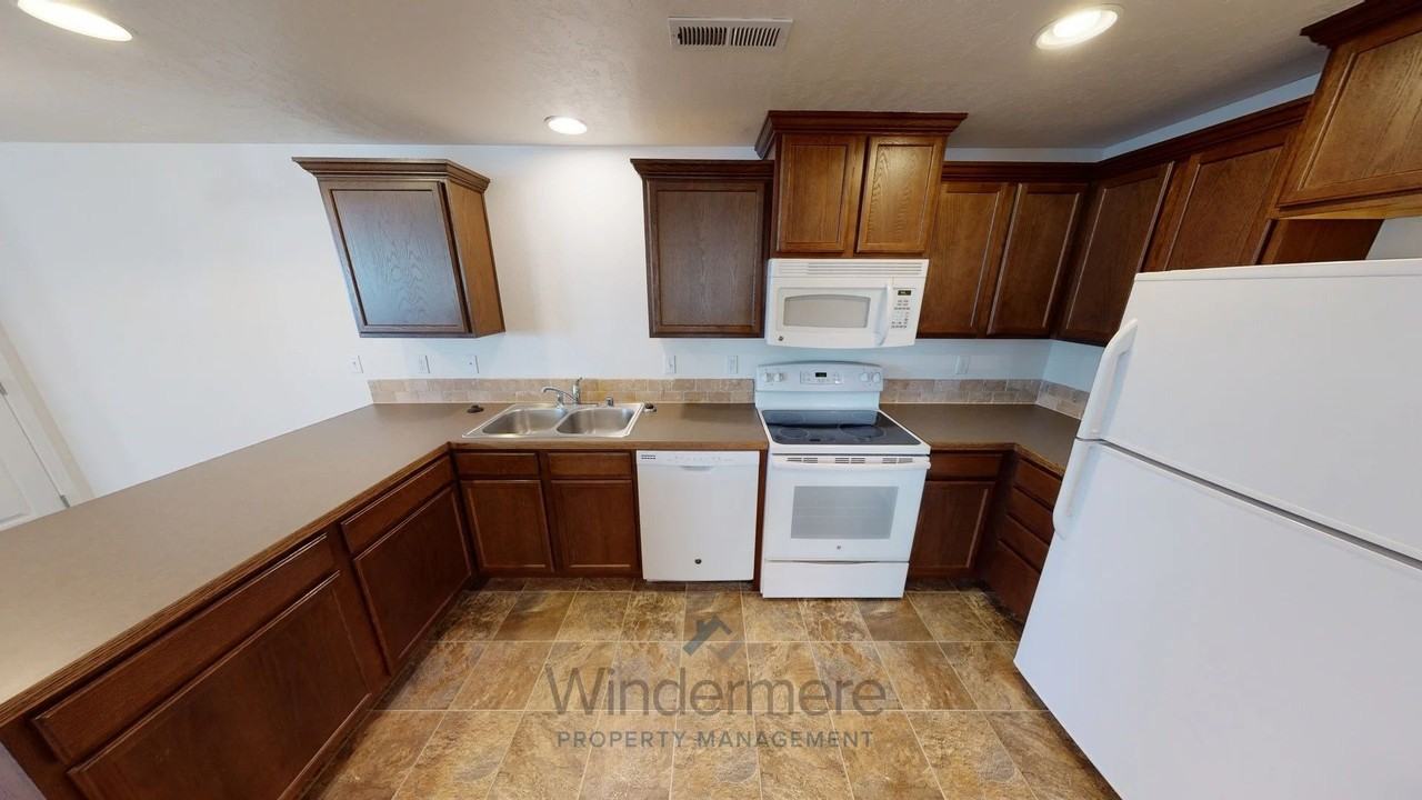 208 Marjorie Pl - Photo 7 of 18