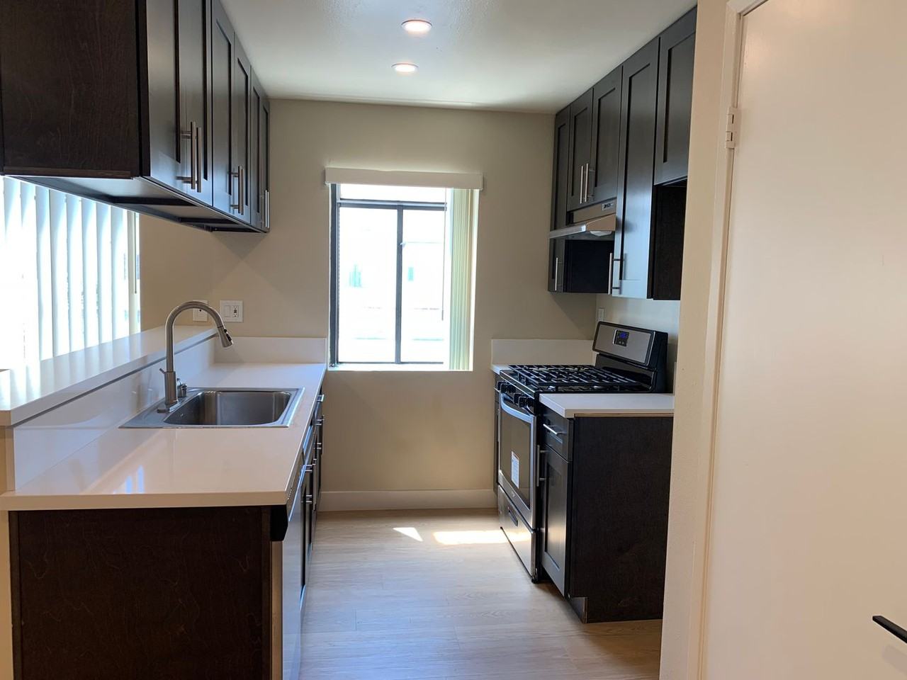 California, 602 - Photo 2 of 16