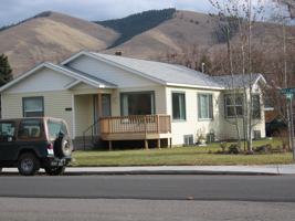 featured image of 840 Rollins St