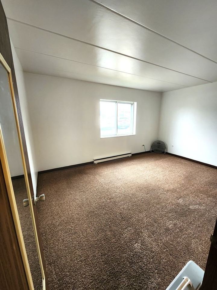 JER & Associates 4900-70 - Photo 7 of 10