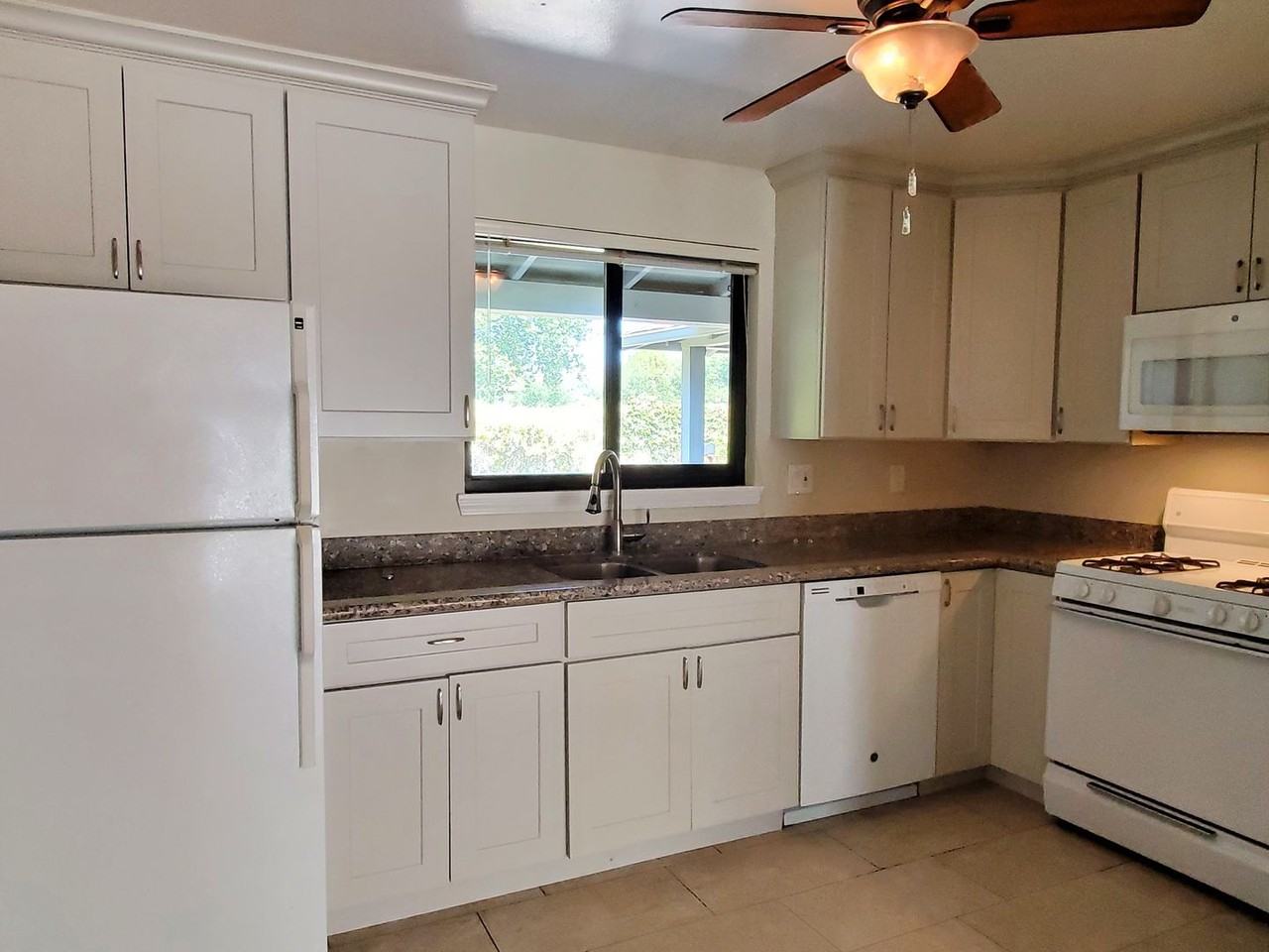 606 Lincoln Ave - Photo 3 of 7