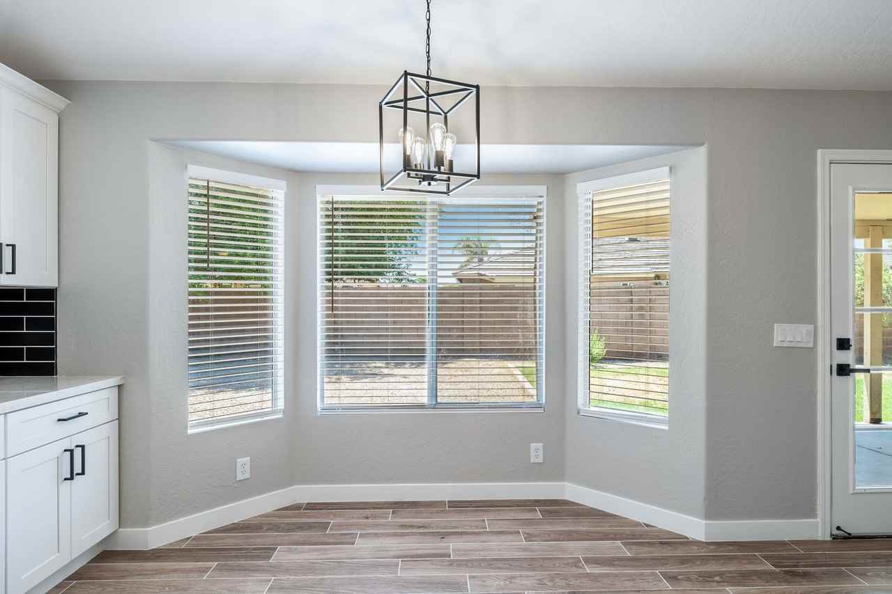 2883 E Oakland Ct - Photo 7 of 31