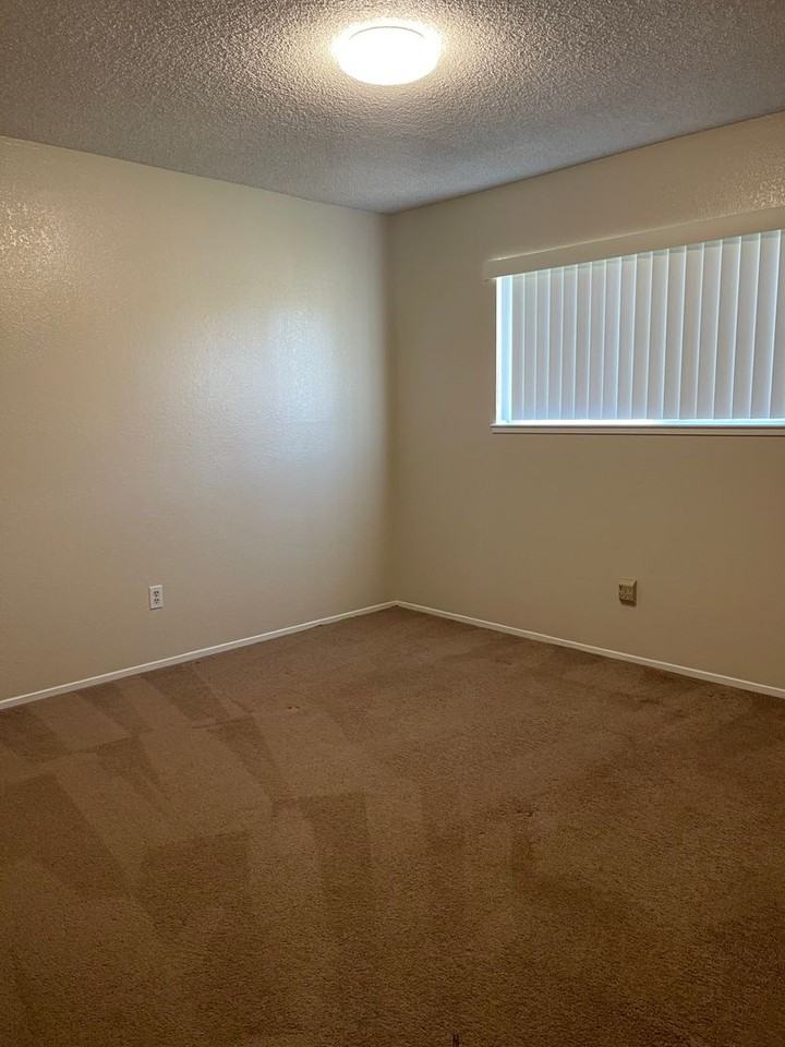 660 Hillsdale Dr - Photo 2 of 15