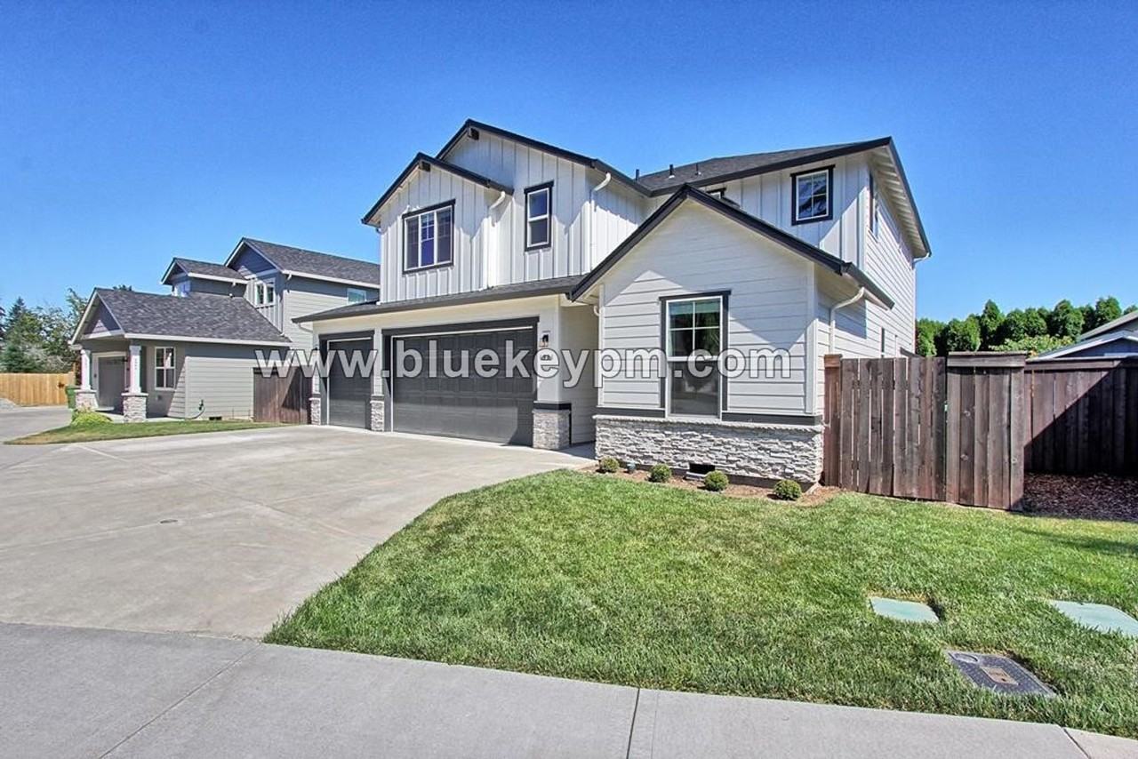 6904 Ne 72nd Way - Photo 2 of 16