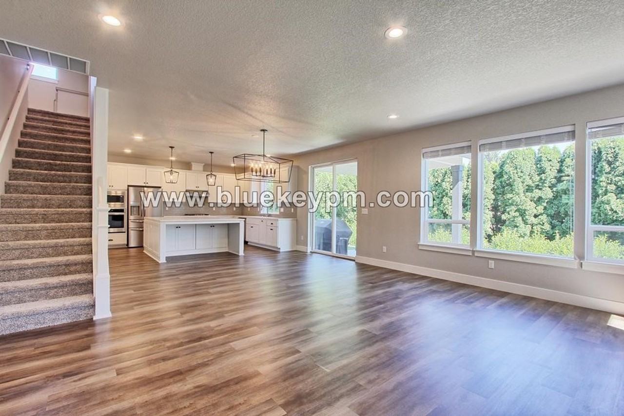 6904 Ne 72nd Way - Photo 3 of 16