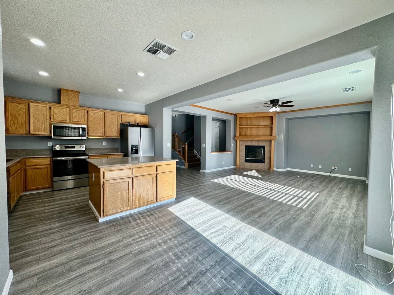 211 Amesbury Ct - Photo 2 of 19