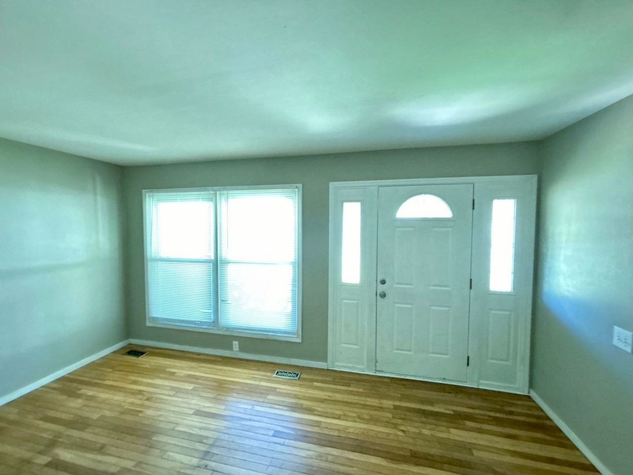 1165 Lees Ln - Photo 3 of 15