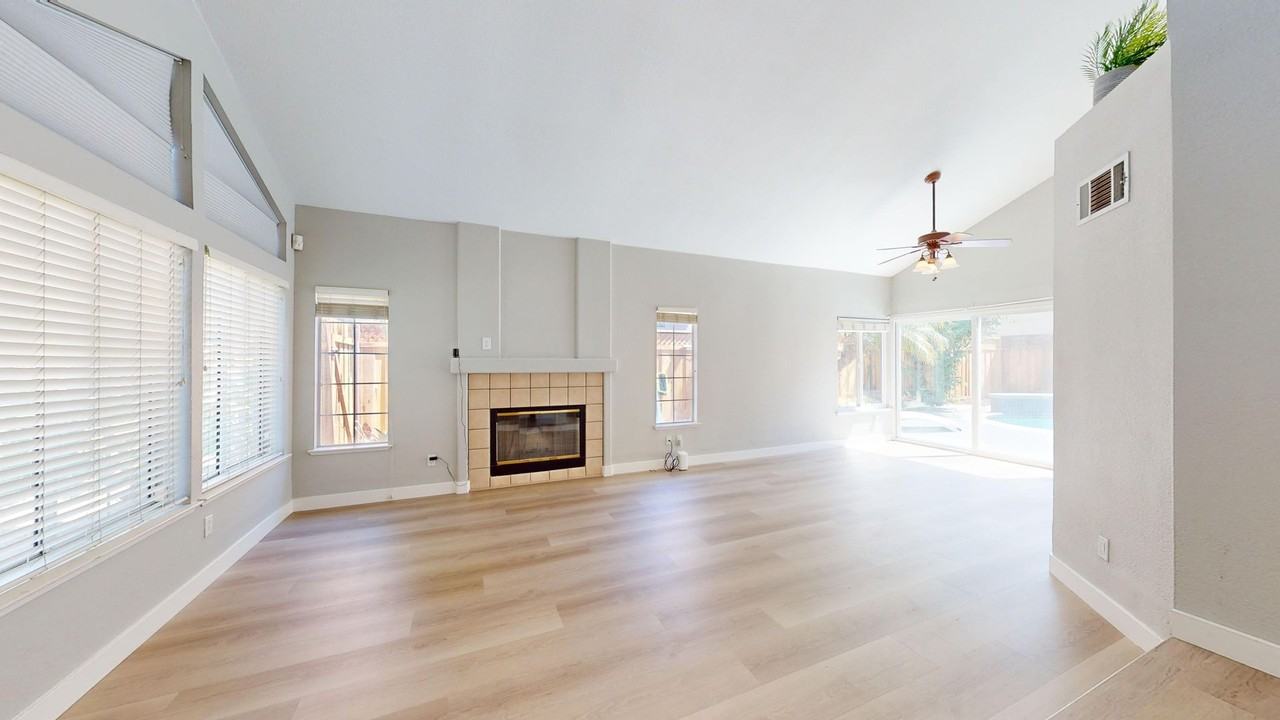 490 Silvertail Pl - Photo 5 of 49