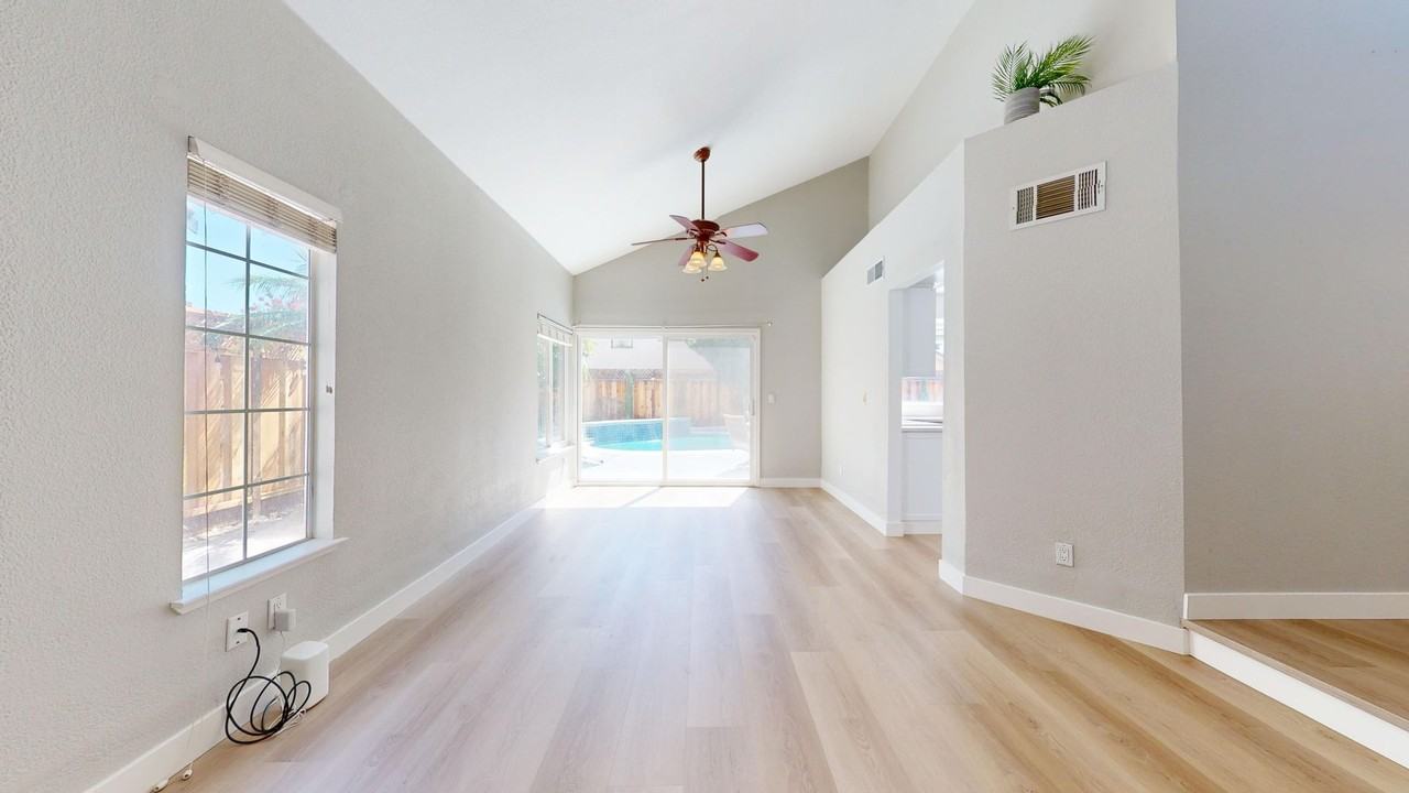 490 Silvertail Pl - Photo 6 of 49