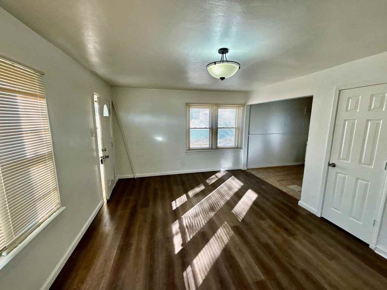 334 Mueller Ave - Photo 2 of 9