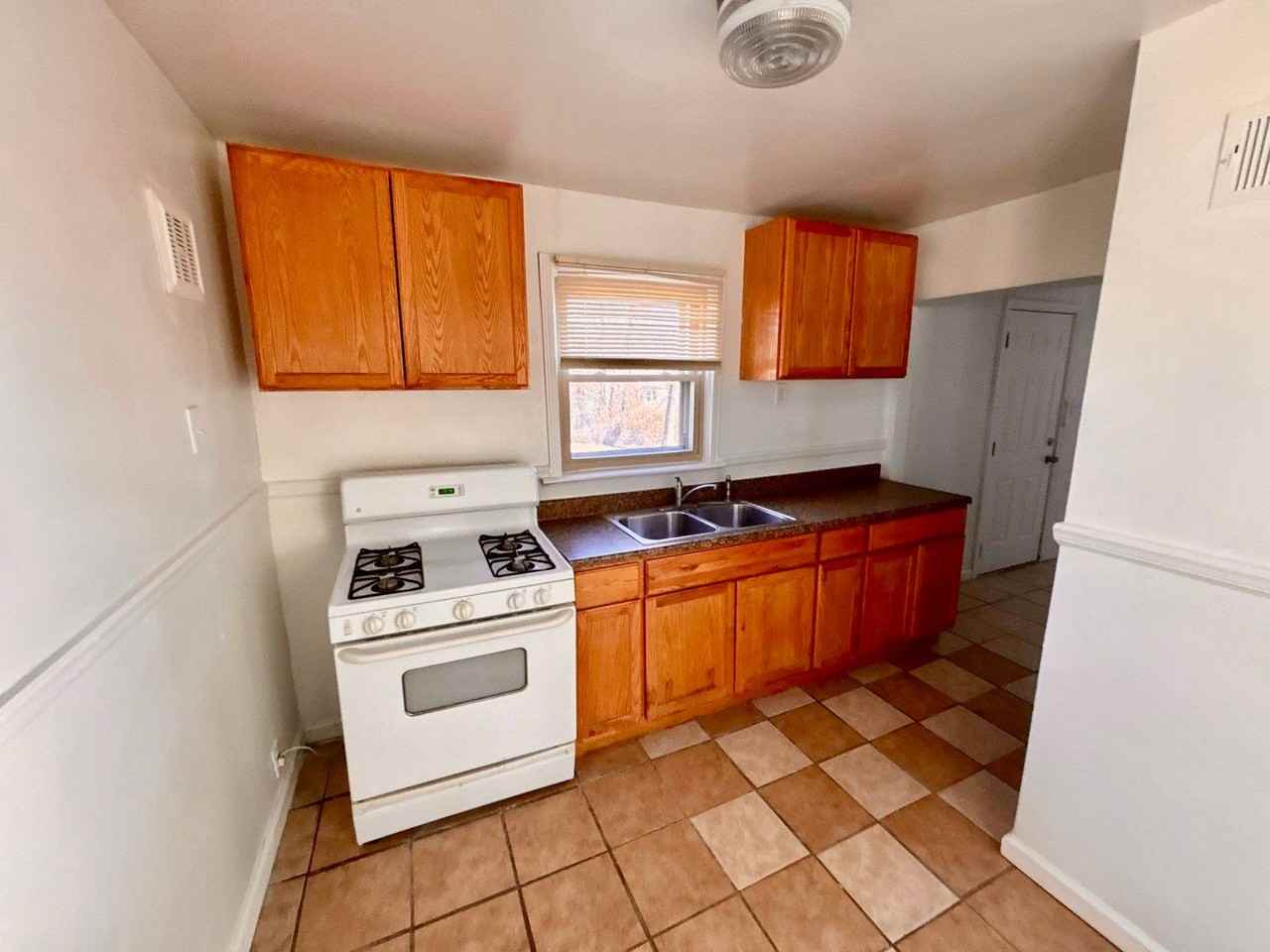 334 Mueller Ave - Photo 3 of 9