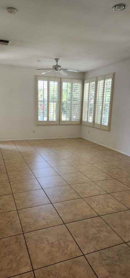 5394 Gillespie St - Photo 3 of 9