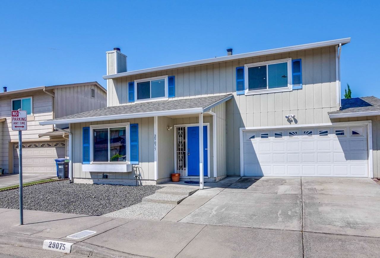 29075 Colony Ct - Photo 3 of 50