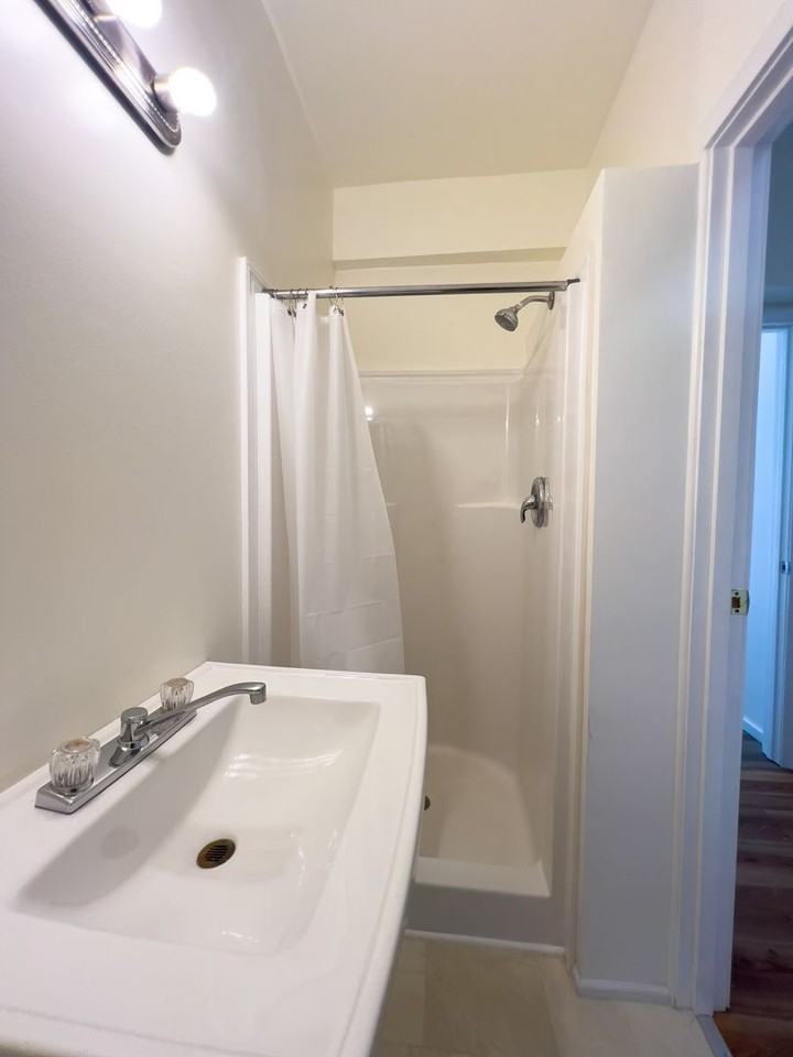 341 341 Smithers 1A - Photo 4 of 7