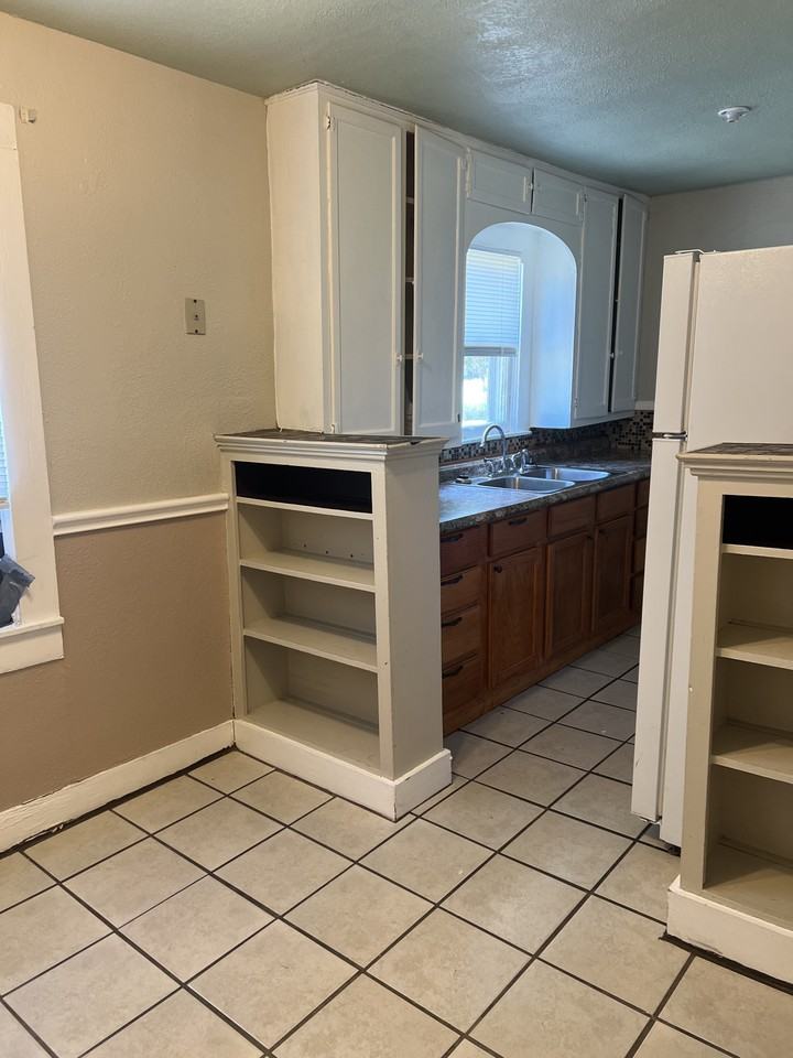 402 South Reagan Street - Photo 3 of 7