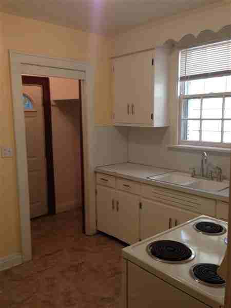 2738 Cass St - Photo 2 of 10