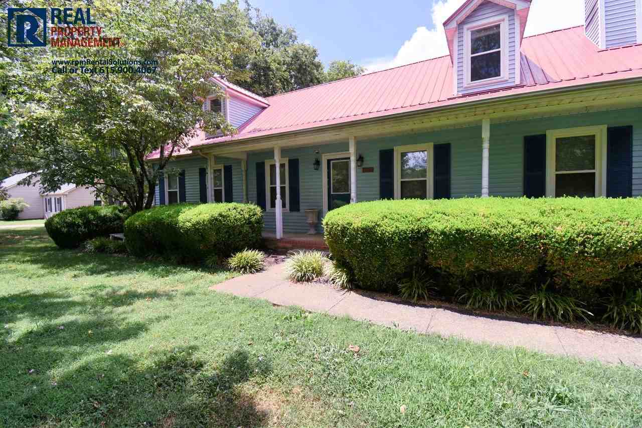 1428 Trotters Ln - Photo 3 of 42