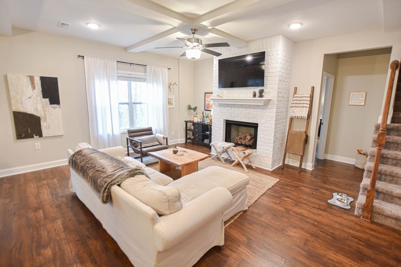 1146 Eagles Nest Ln - Photo 3 of 17