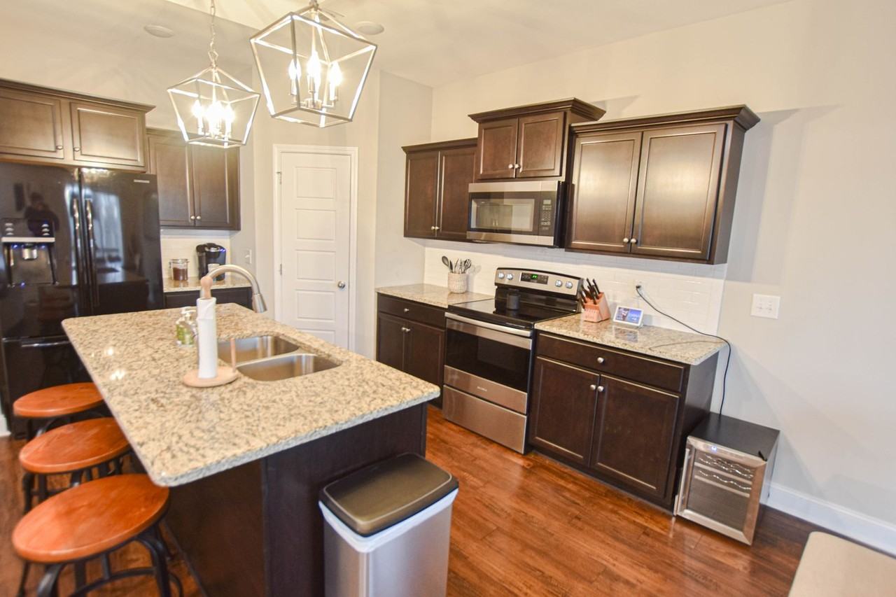 1146 Eagles Nest Ln - Photo 5 of 17